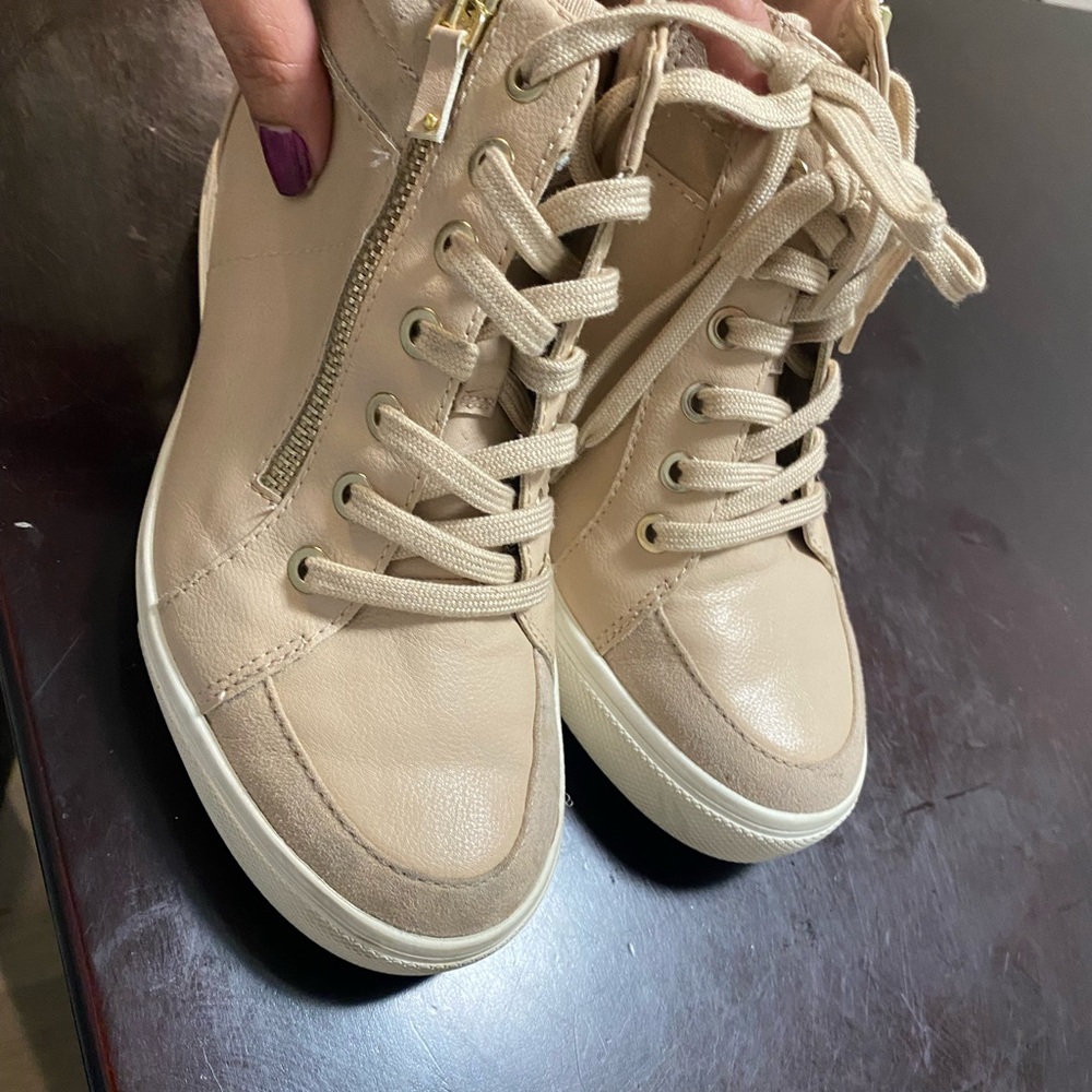 Shoes - Picture 4 of 6